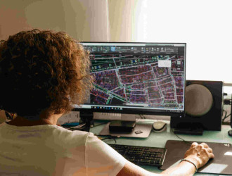 architect female drawing with cad software bim 2025 03 10 14 10 15 utc re
