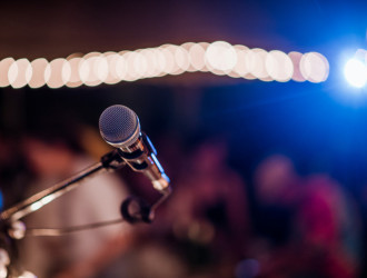 microphone head on stage in a dark room concert m 2025 01 09 03 09 05 utc3